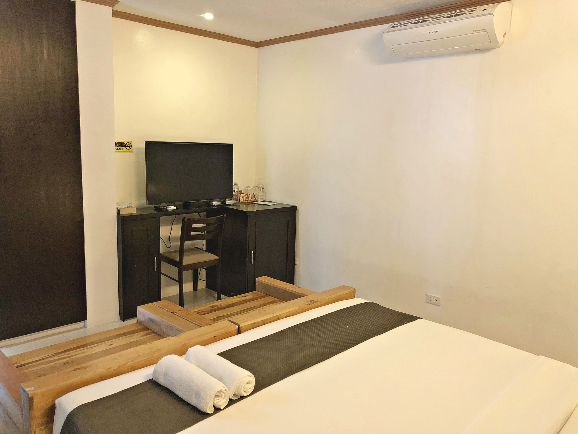 Daj Suites Boutique Hotel タガイタイ エクステリア 写真