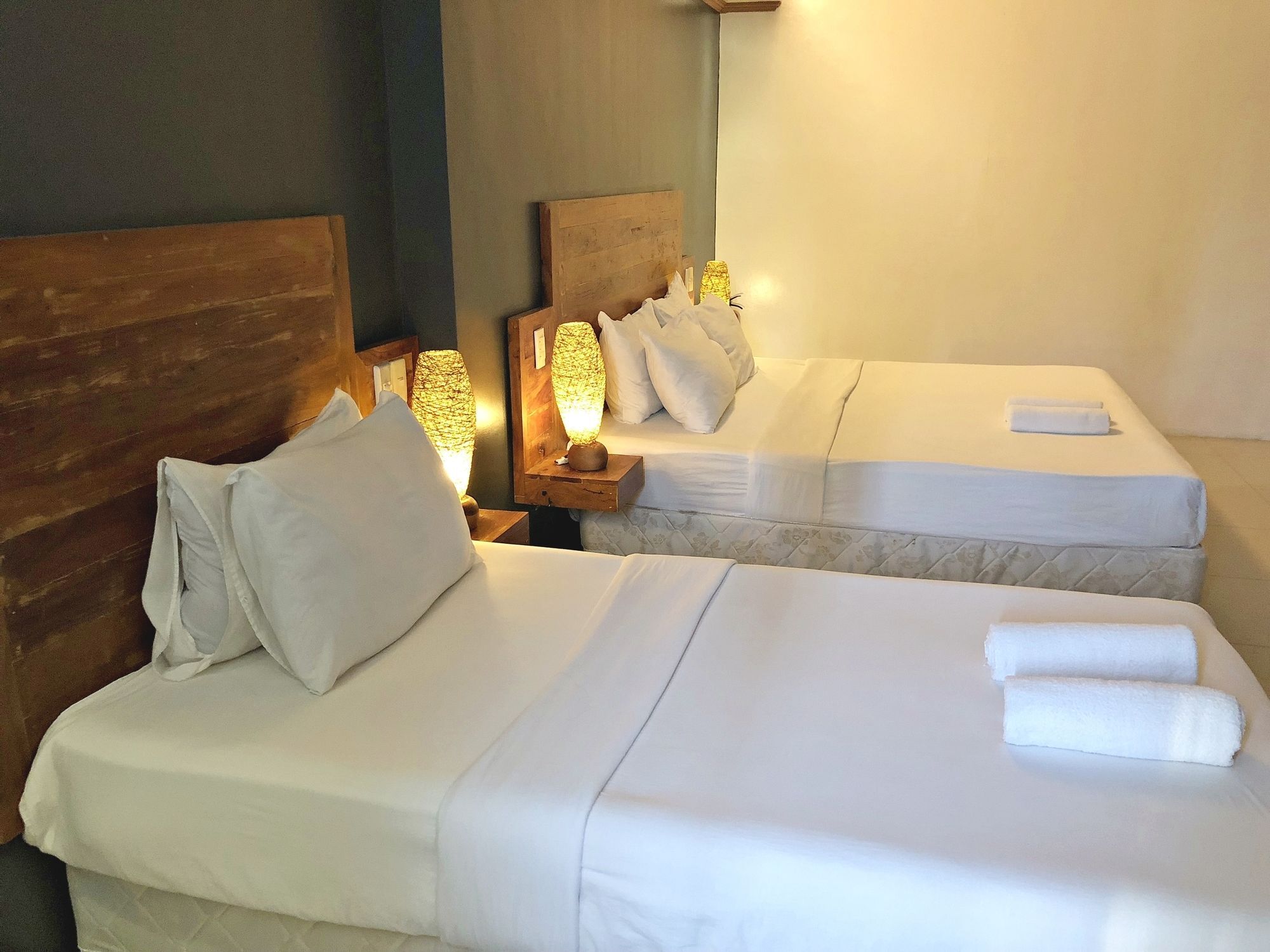 Daj Suites Boutique Hotel タガイタイ エクステリア 写真