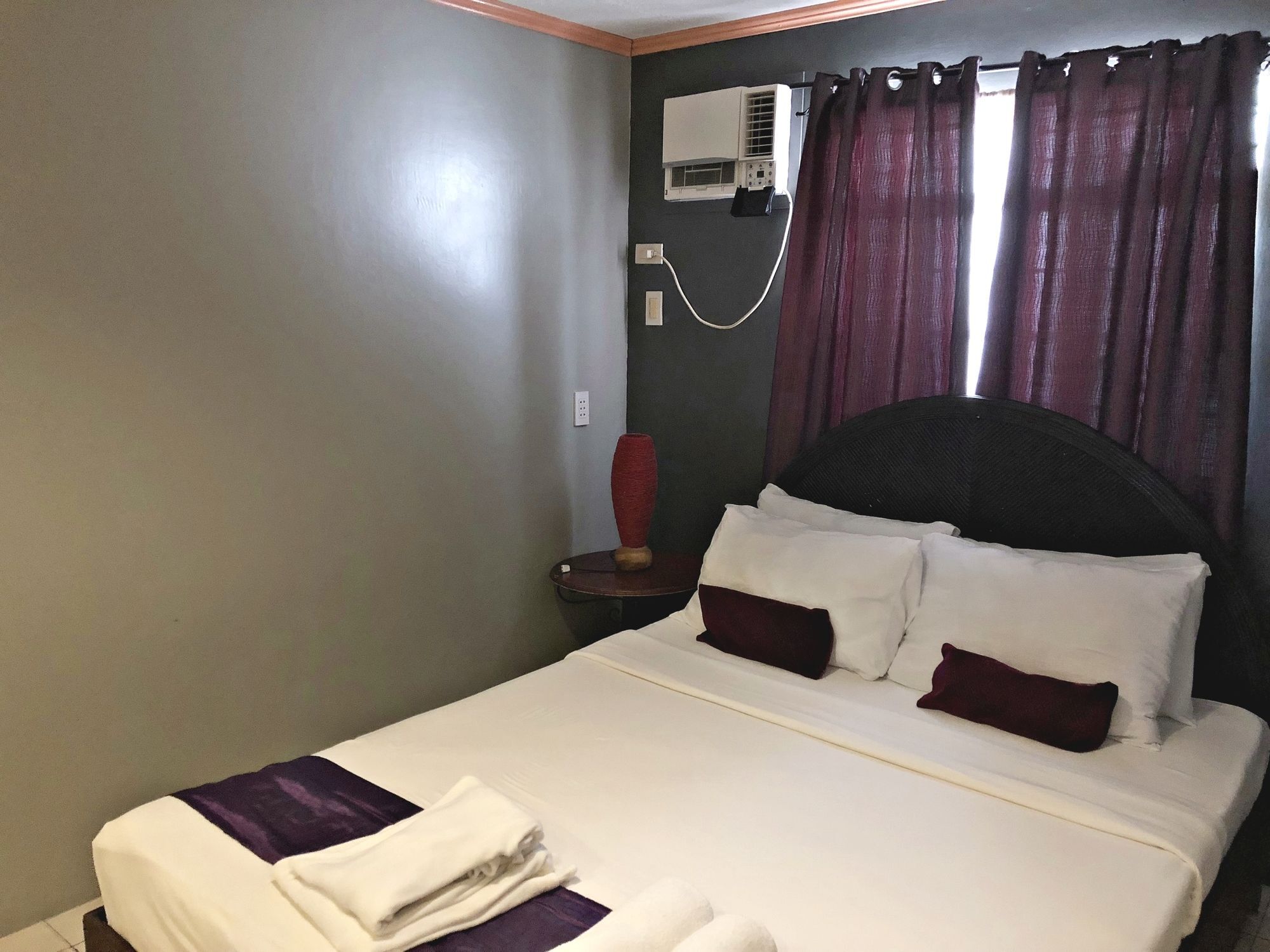 Daj Suites Boutique Hotel タガイタイ エクステリア 写真