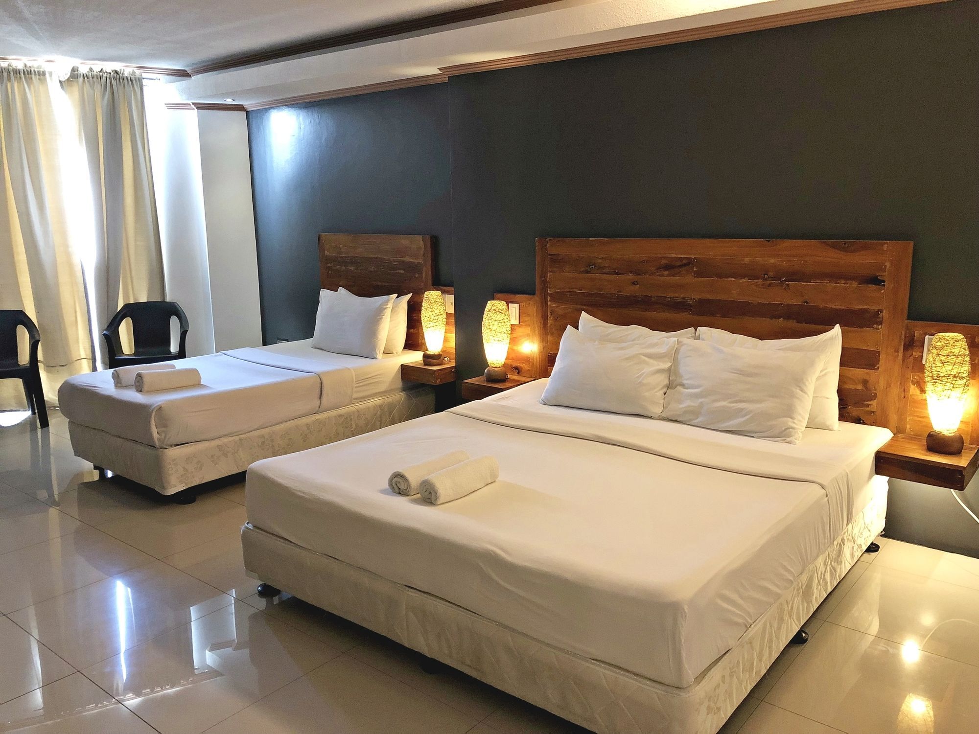 Daj Suites Boutique Hotel タガイタイ エクステリア 写真