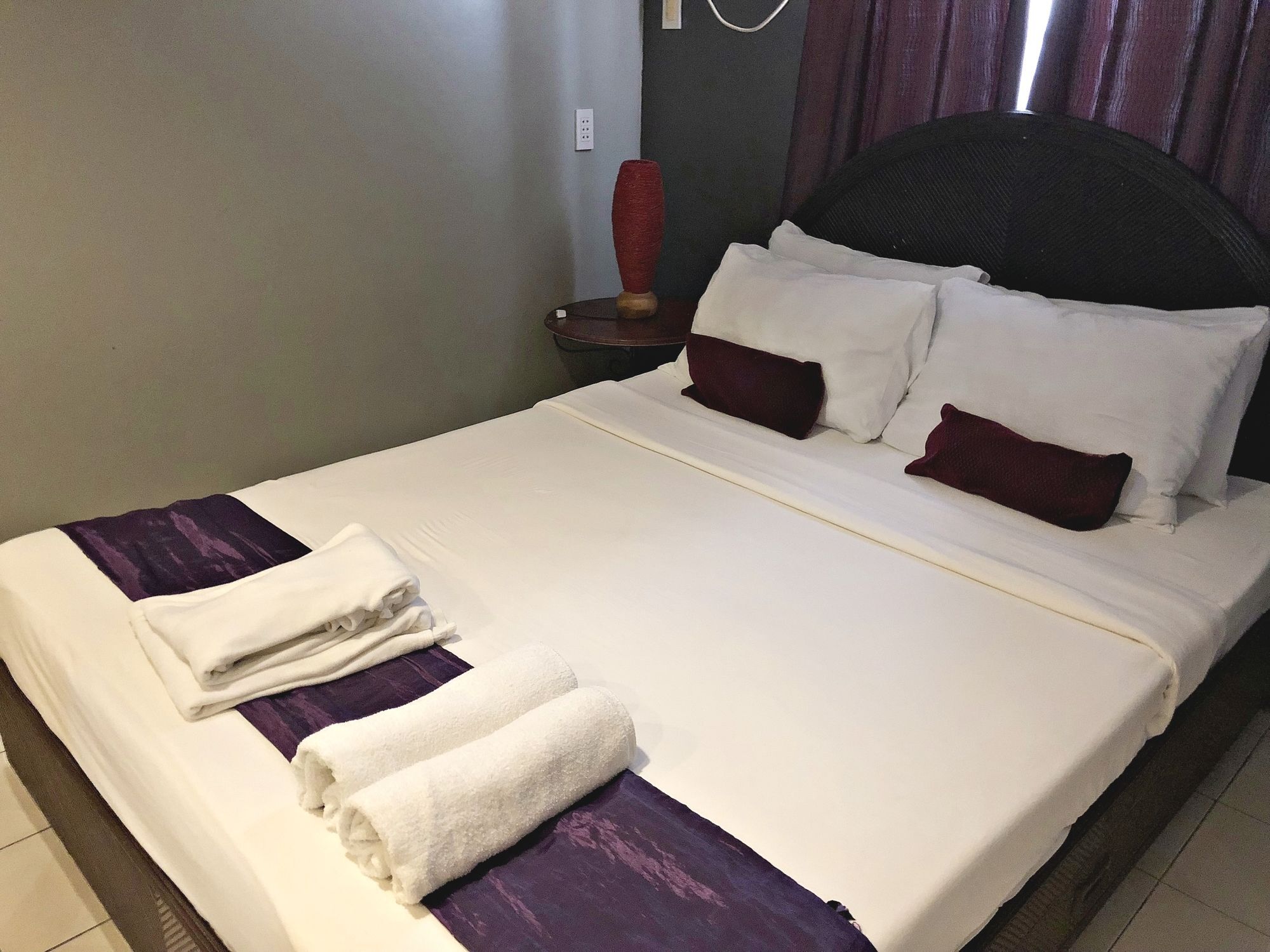 Daj Suites Boutique Hotel タガイタイ エクステリア 写真