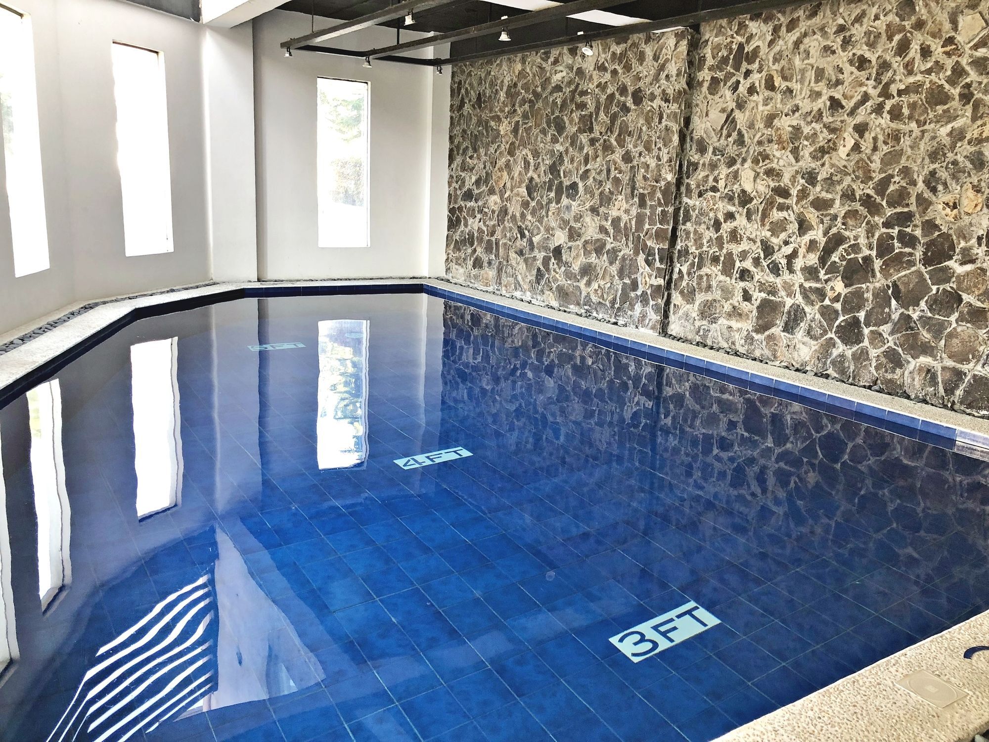Daj Suites Boutique Hotel タガイタイ エクステリア 写真